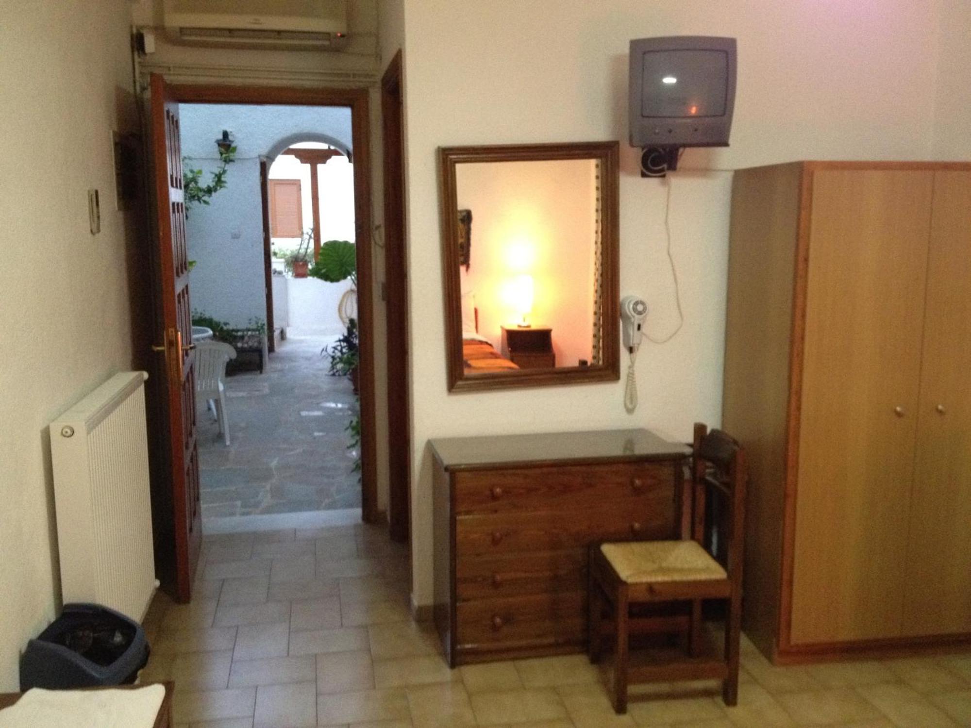 Pantazis Studios Aegina Luaran gambar